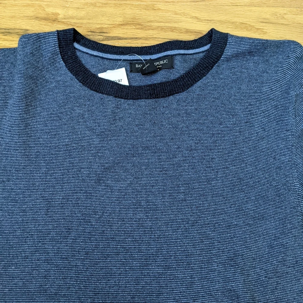 Banana Republic Men's Small Blue Sweater NWT - Picture 2 of 4